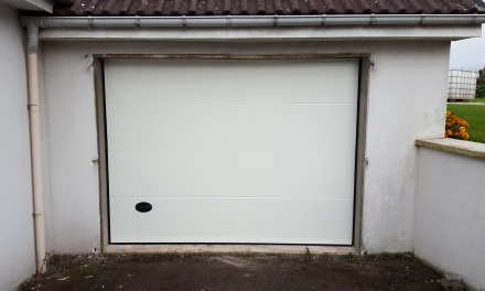 Porte de garage sectionnelle BLANC Panneau lisse Ã  Grougis (02)
